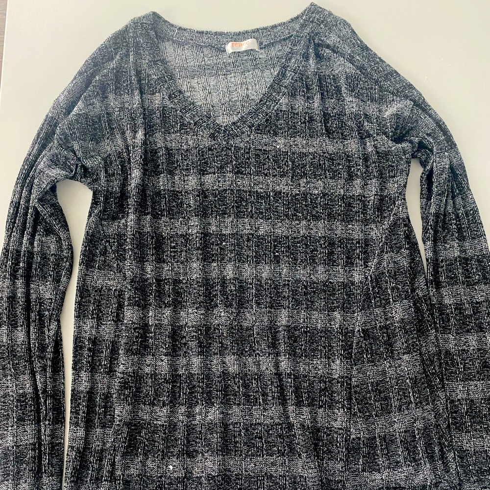 Renee C Size Large Black and White Sweater